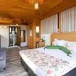 Marine Hotel