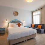 Marine 4* אקיאקה